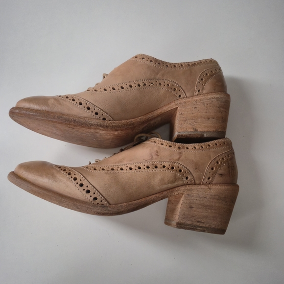 Frye Shoes, Vintage Tan Leather Wingtip Oxford Block Heels, Dark Academia, Sz 10 - Picture 8 of 11